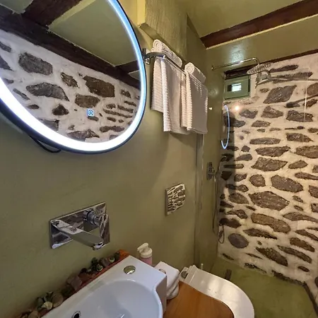 Atelies Stone House וילה