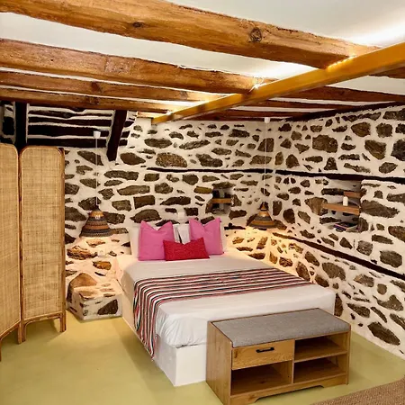 Atelies Stone House וילה *