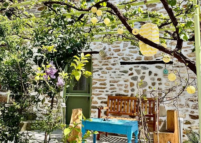 Atelies Stone House